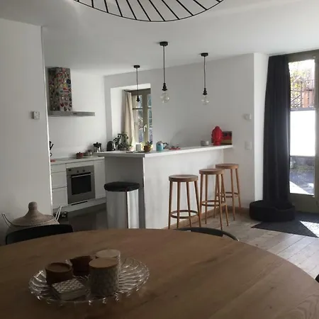 Maison Rouge Cacahuete Bed & Breakfast