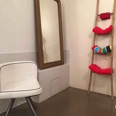 Maison Rouge Cacahuete Nernier